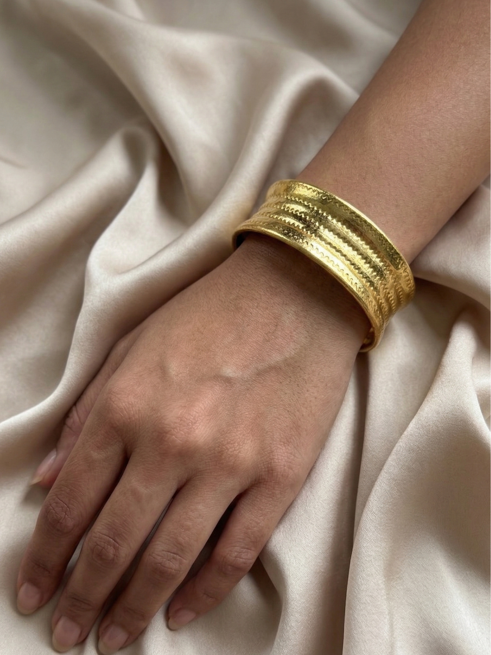 Waves Brass cuff