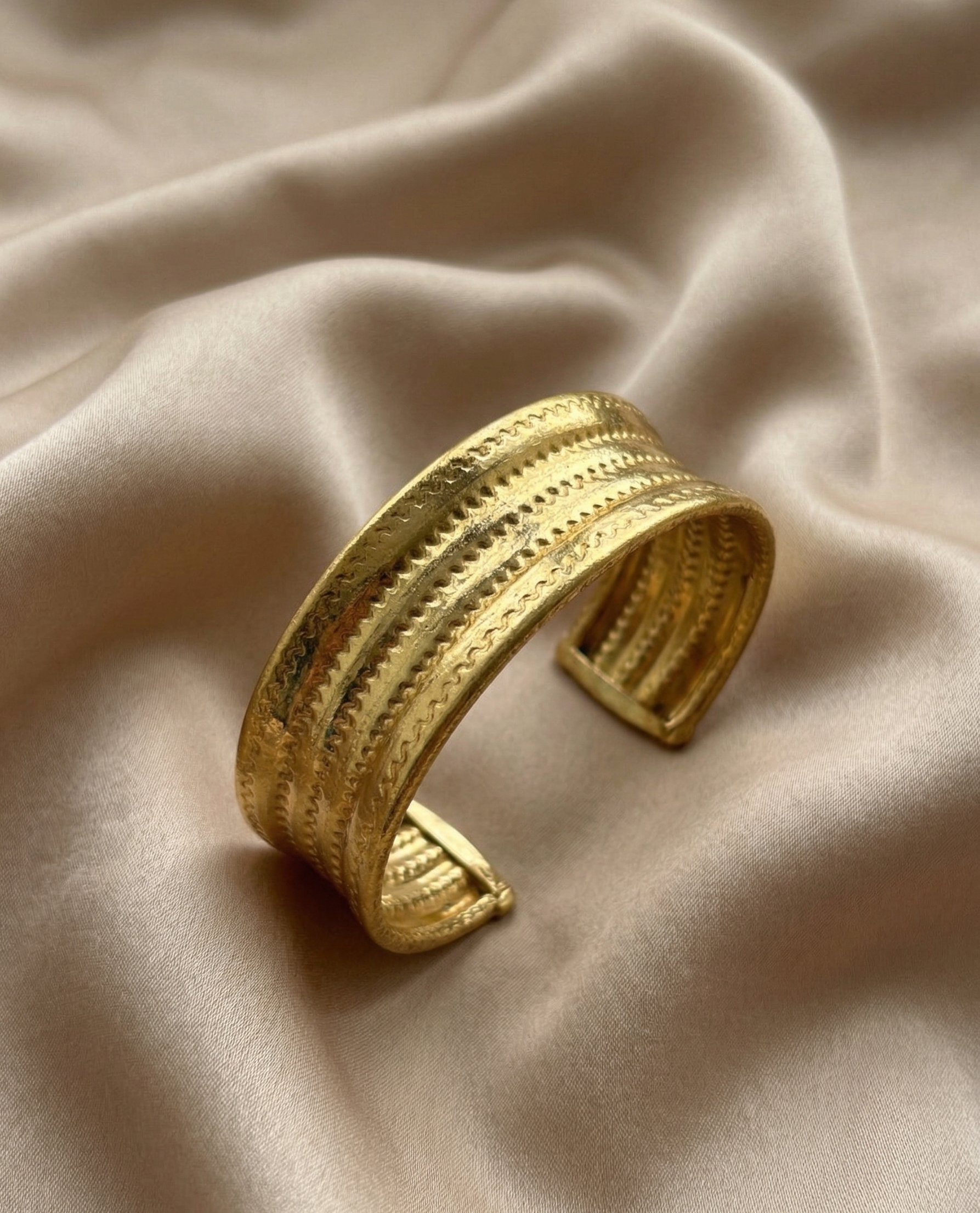 Waves Brass cuff